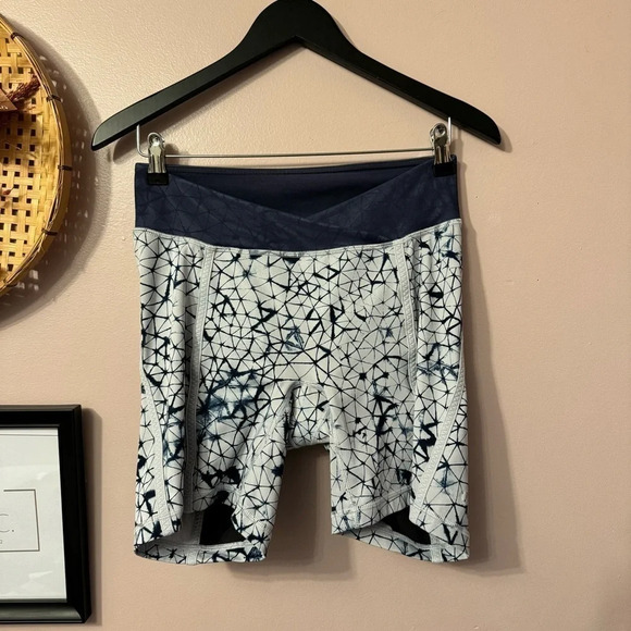 Lululemon Pedal Pace Short Star Crushed Silver Fox Deep Navy - Picture 6 of 13